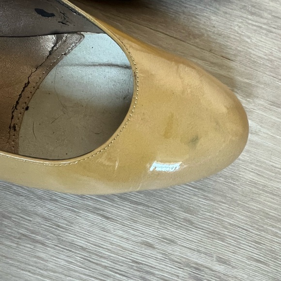 Vaneli Pump yellow gold size 9 shoe - Picture 7 of 7